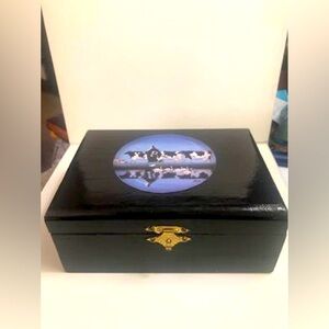 “Follow the Leader” musical Jewlery Box